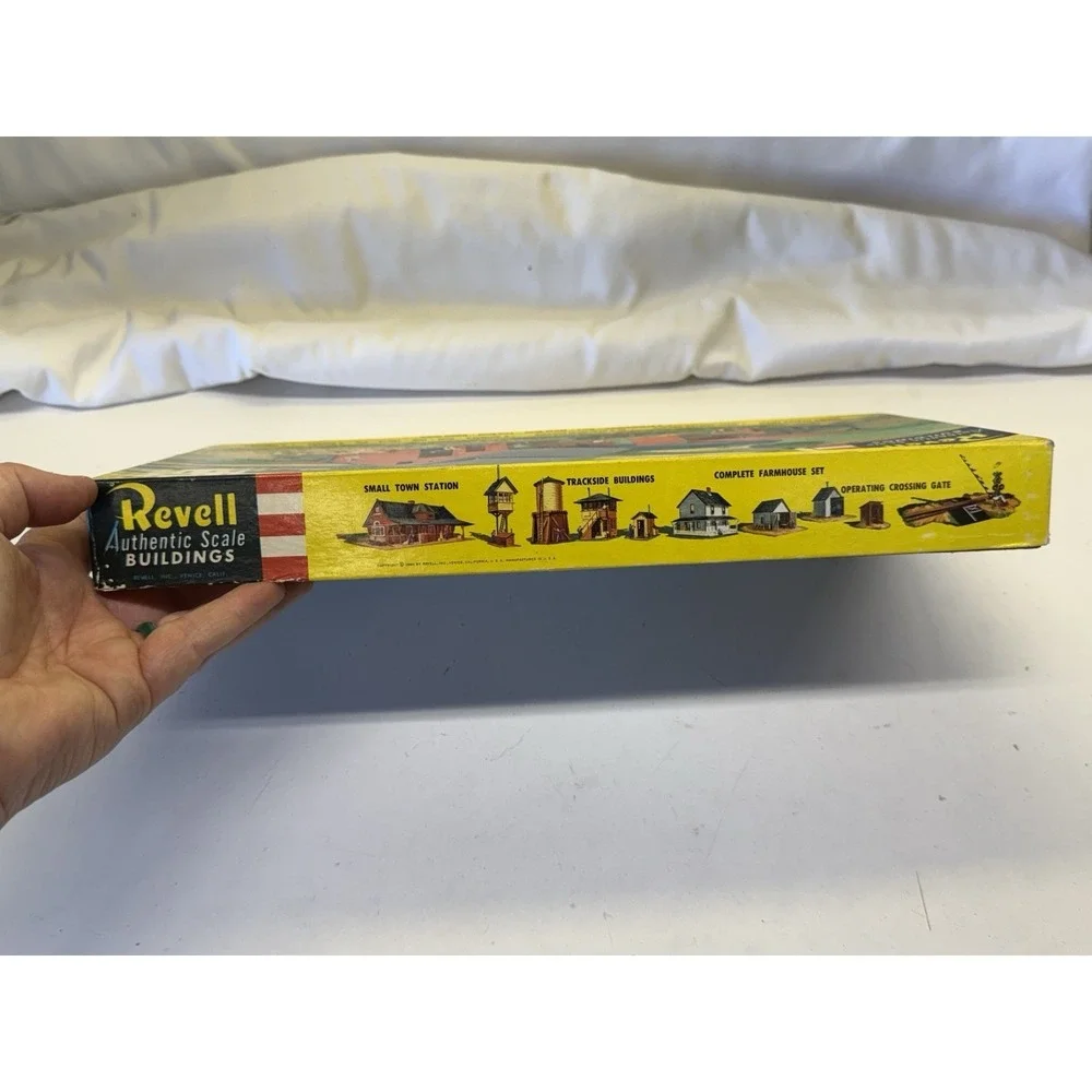 Model Train HO Scale Revell Barn Group Open Box Kit T-9015 249 VTG